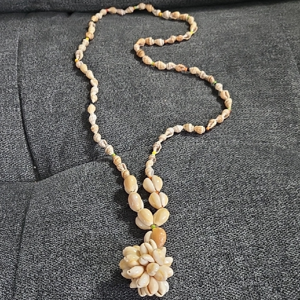 Handcrafted Cream Shell Necklace - Picture 1 of 4